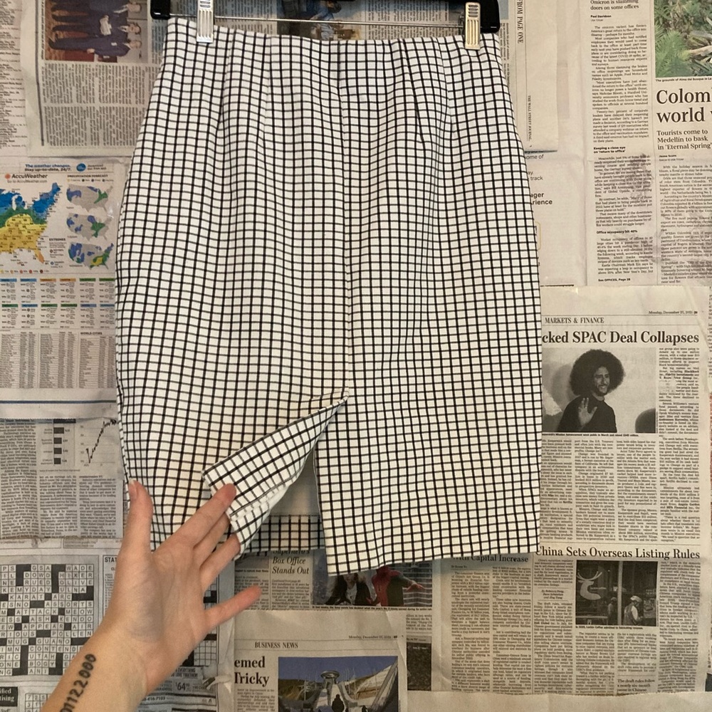 Black and white pencil skirt